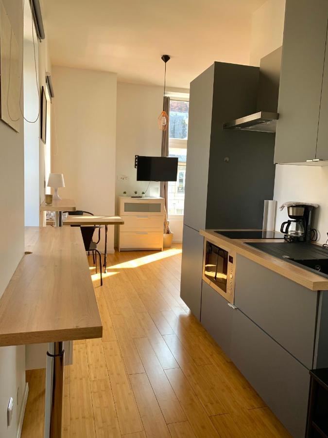 Les Fabuleux Appartements Du Coeur De Ville - Place Victor Hugo Besançon Exteriör bild