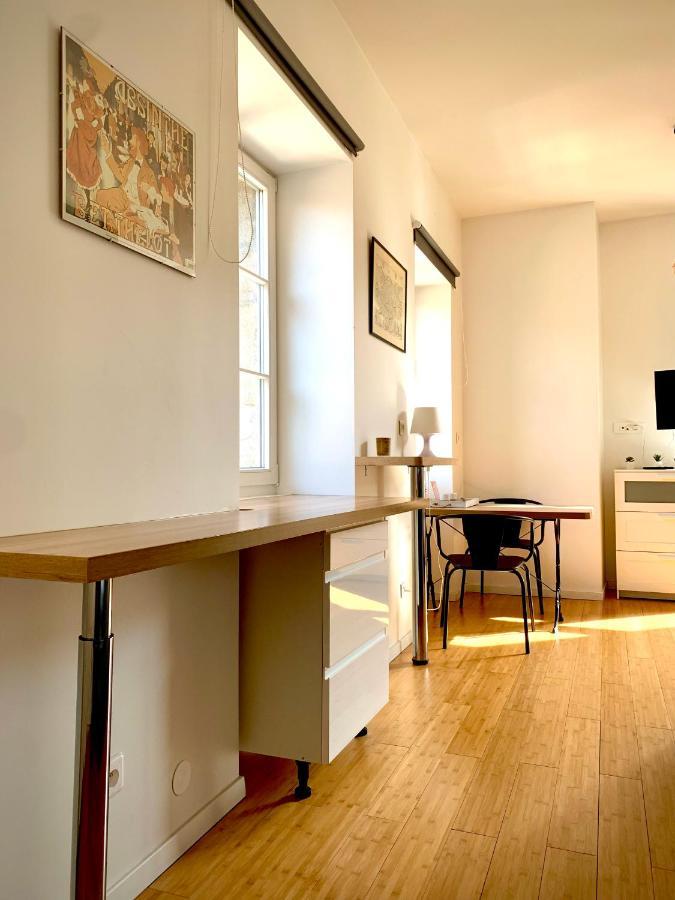 Les Fabuleux Appartements Du Coeur De Ville - Place Victor Hugo Besançon Exteriör bild