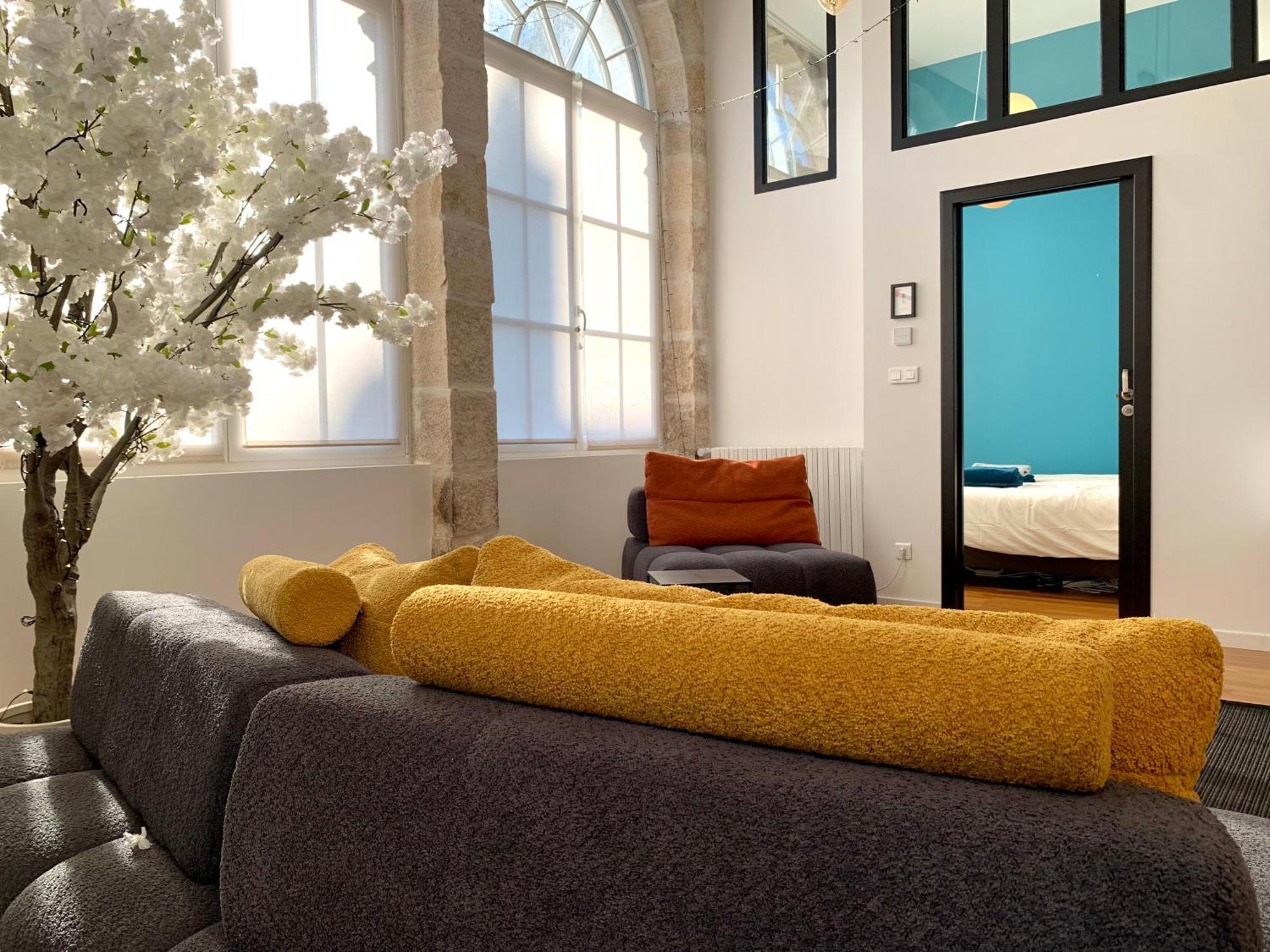 Les Fabuleux Appartements Du Coeur De Ville - Place Victor Hugo Besançon Exteriör bild