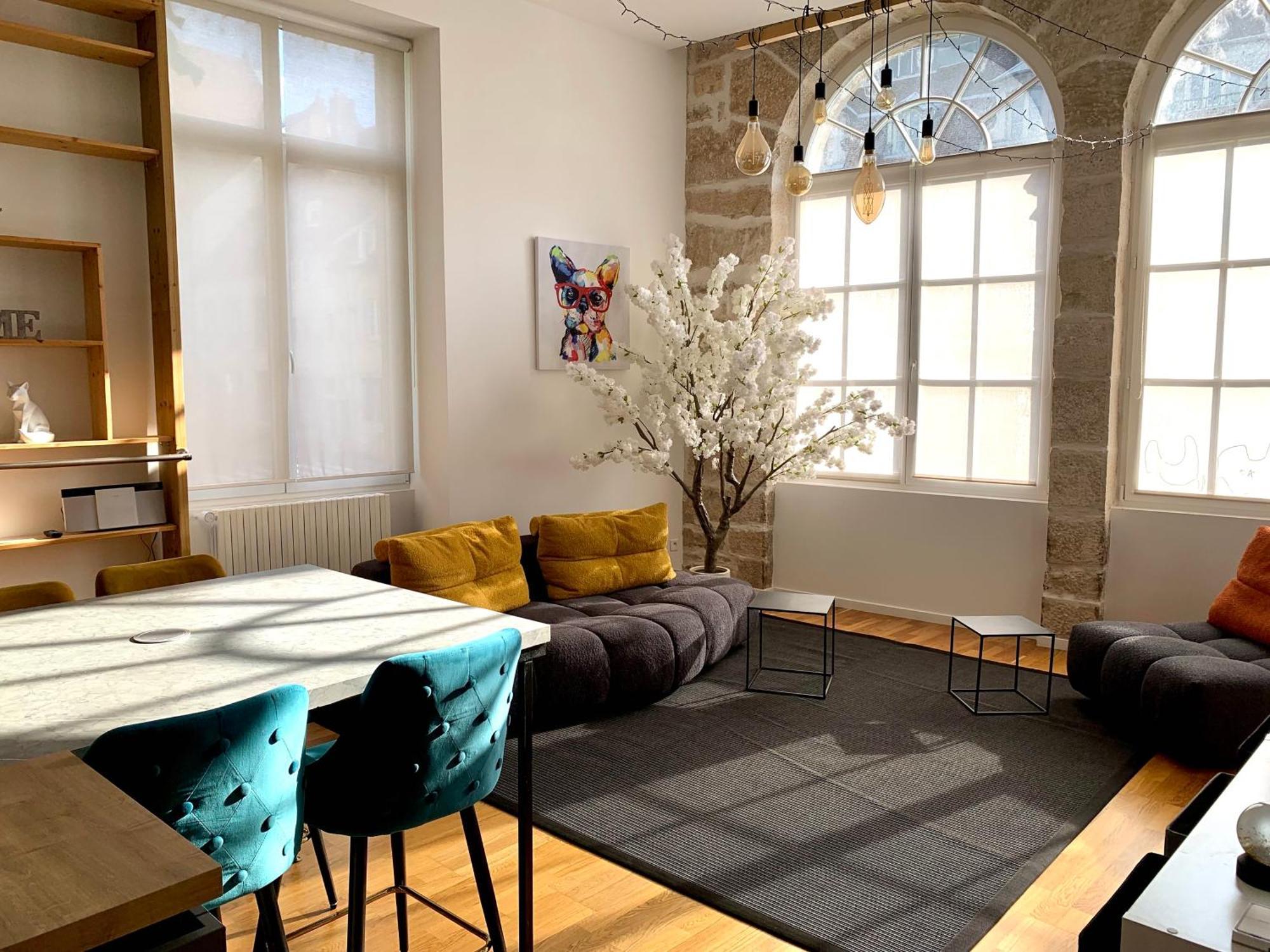 Les Fabuleux Appartements Du Coeur De Ville - Place Victor Hugo Besançon Exteriör bild